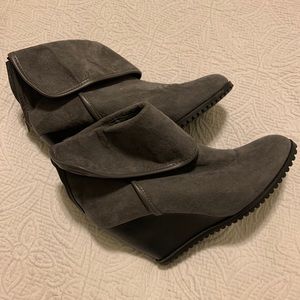 Wedged heel boots grey in color size 7